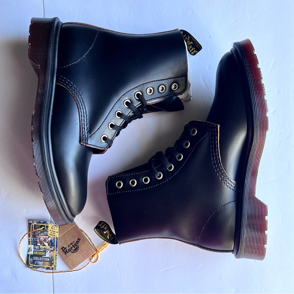 NWT w/Box Dr. Martens 1460 Pascal 8 Eyes Boots in Black Vintage MSRP$160